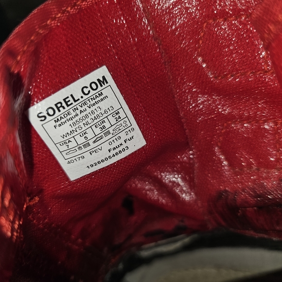 Sorel womens 7. Missing inside liner and original laces. - Picture 7 of 10
